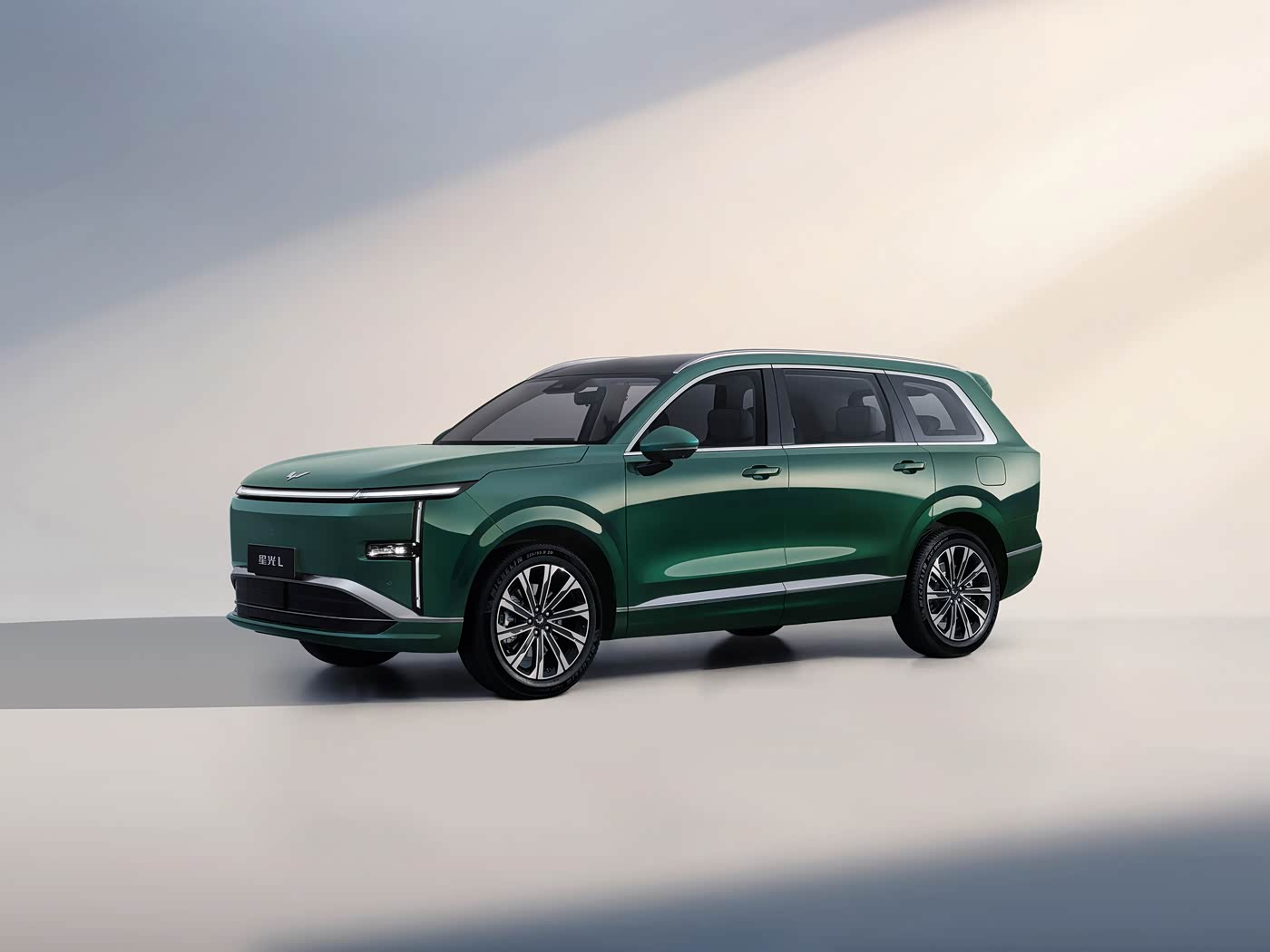 वूलिंग स्टारलाइट एल को परिवारों के लिए आदर्श लंबी दूरी की 6-सीट वाली PHEV क्या बनाती है?